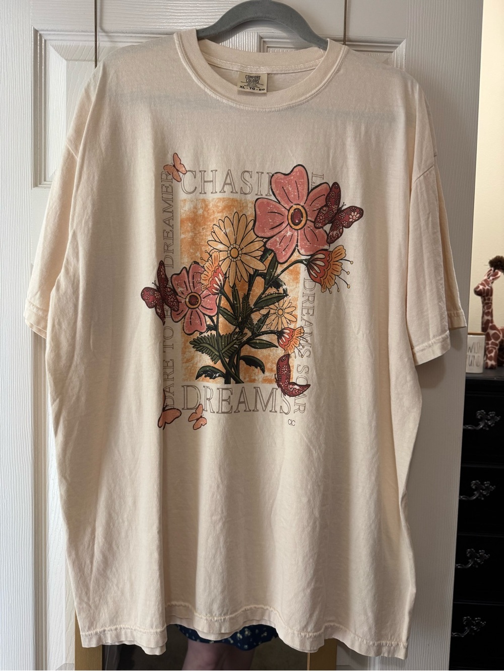 NWOT Comfort Colors Cream Graphic Short Sleeve Tee with Pink Floral Print XL